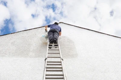 Peinture extérieure à Saint-Symphorien-de-Lay — façades et ravalement